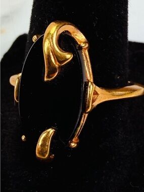 Vintage Avon Goldtone Black Oval Statement Ring size 8 3/4